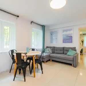Apartament W Sopocie W Przyziemiu · Basement ·, Sopot